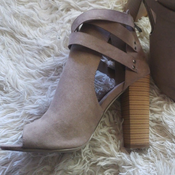 Heels - Picture 2 of 5